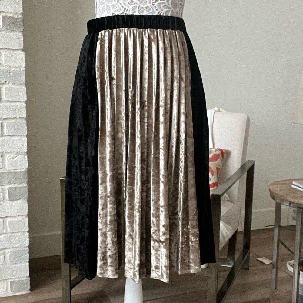 NWT Eloquii champagne and black skirt